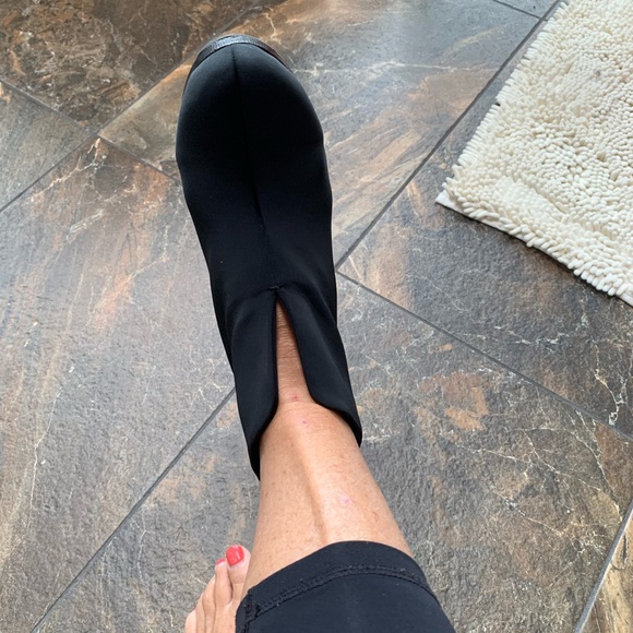 Bandolino booty.  Size 8 - Picture 9 of 10